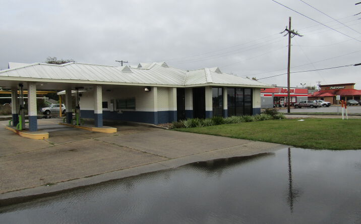 Pictures of Retail property located at 631 E Admiral Doyle Dr, New Iberia, LA 70560 for sales - image #1