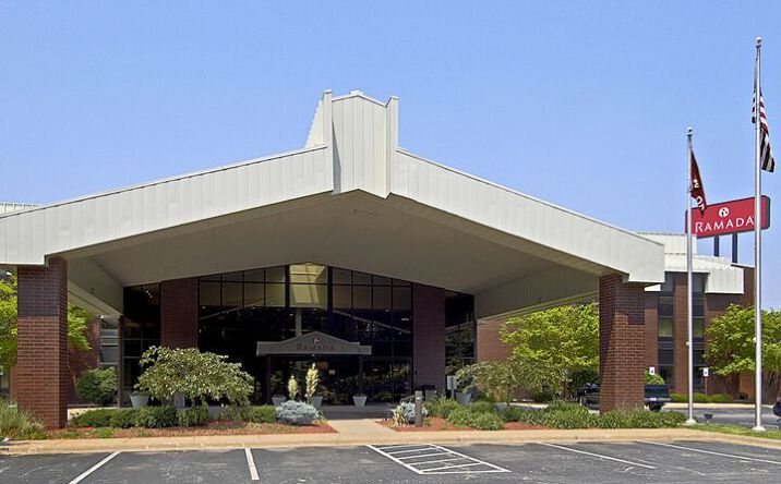 Pictures of Hospitality property located at 3020 Utica Ridge Rd, Bettendorf, IA 52722 for sales - image #1