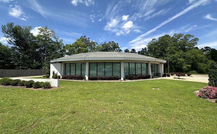 Pictures of Retail property located at 713 Broadway Dr, Hattiesburg, MS 39401 for sales - image #1