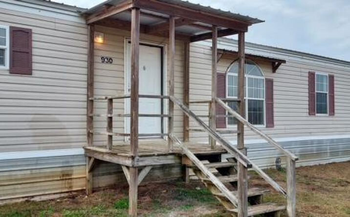 Pictures of Mobile Home Park property located at 901 Prissy Ln, Chipley, FL 32428 for sales - image #1