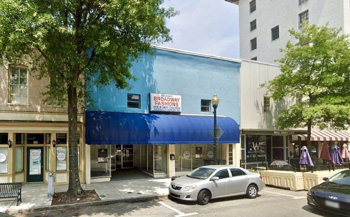 Pictures of Retail property located at 120 W Washington St, Suffolk, VA 23434 for sales - image #1