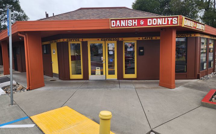 Pictures of Retail property located at 18580 CA-12, Sonoma, CA 95476 for sales - image #1