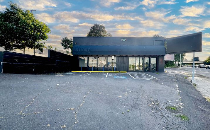 Pictures of Retail property located at 5035 SE McLoughlin, Portland, OR 97202 for sales - image #1