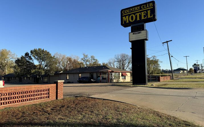 Pictures of Hospitality property located at 3732 SW Topeka Boulevard, Topeka, KS 66609 for sales - image #1