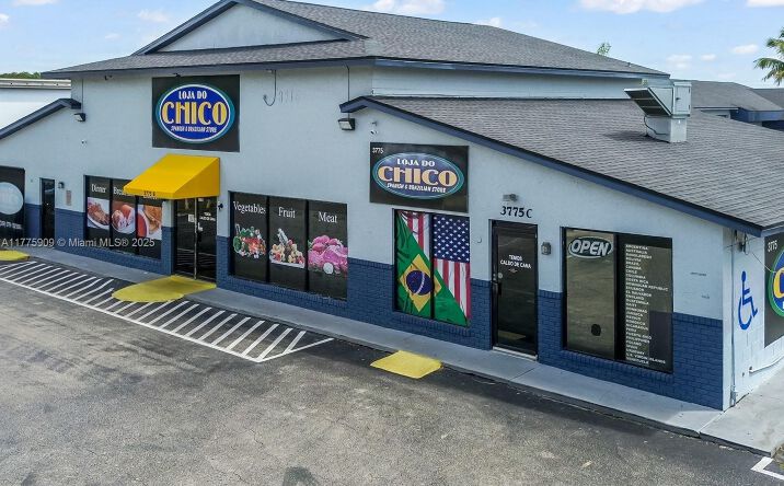 Pictures of Retail property located at 3775 Fowler ST, Fort Myers, FL 33901 for sales - image #1