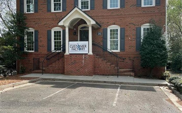 Pictures of Office property located at 585 Colonial Park Dr, Roswell, GA 30075 for sales - image #1