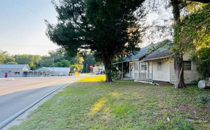 Pictures of Office, Retail property located at 1010 S Main St, Bell, FL 32619 for sales - image #1
