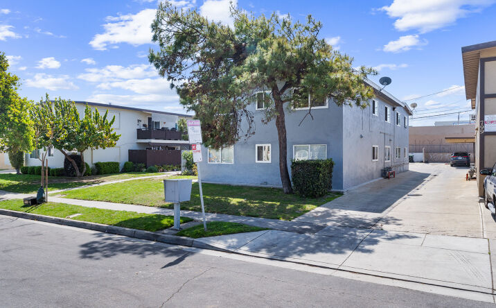 Pictures of Multifamily property located at 795 Shalimar Dr, Costa Mesa, CA 92627 for sales - image #1