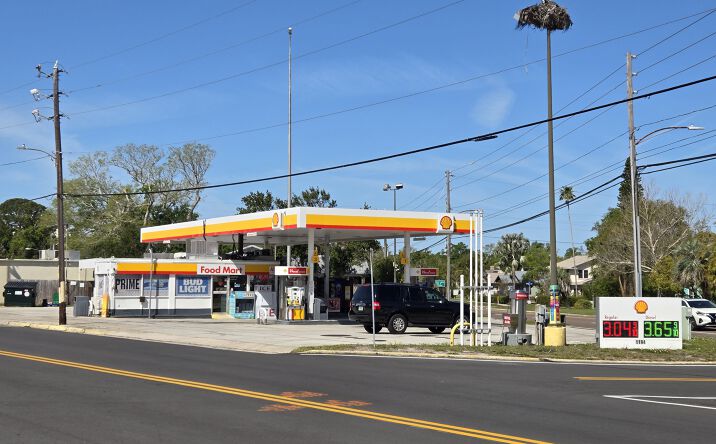 Pictures of Retail property located at 1194 NE Cleveland St, Clearwater, FL 33755 for sales - image #1