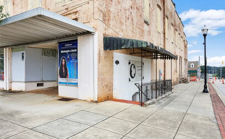 Pictures of Retail property located at 235 Main St, Seneca, SC 29678 for sales - image #1