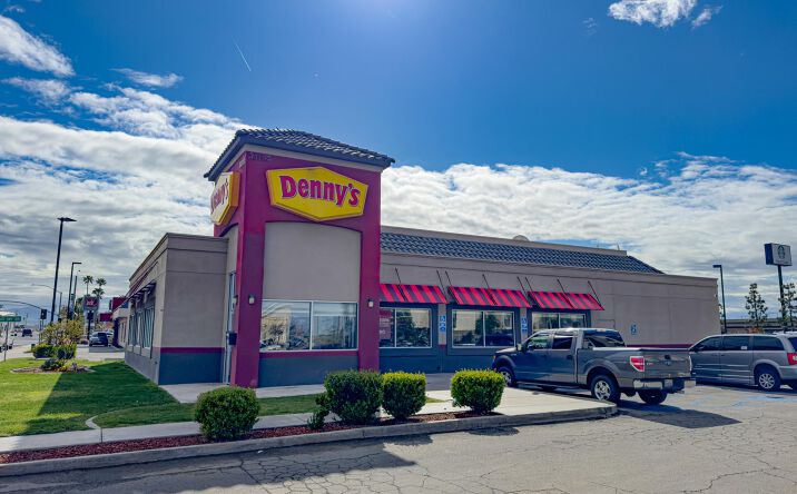 Pictures of Retail property located at 8011 E Brundage Ln, Bakersfield, CA 93307 for sales - image #1