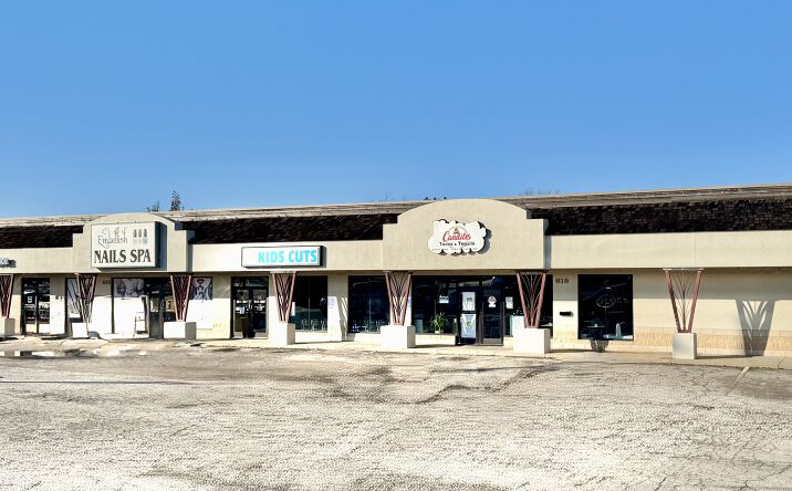 Pictures of Retail property located at 613 N Rock Rd, Derby, KS 67037 for sales - image #1