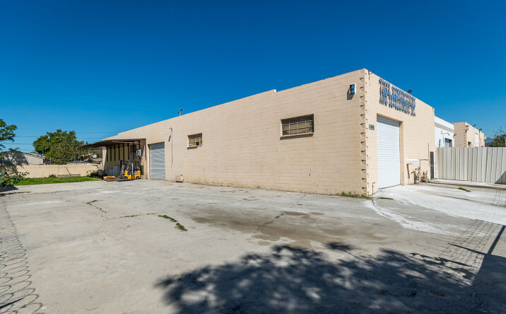 Pictures of Industrial property located at 11245 Vinedale St, Los Angeles, CA 91352 for sales - image #1