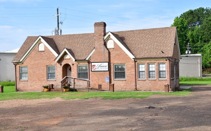 Pictures of Hospitality, Land, Mixed Use, Office, Retail property located at 391 Brookhaven St, Brookhaven, MS 39601 for sales - image #1