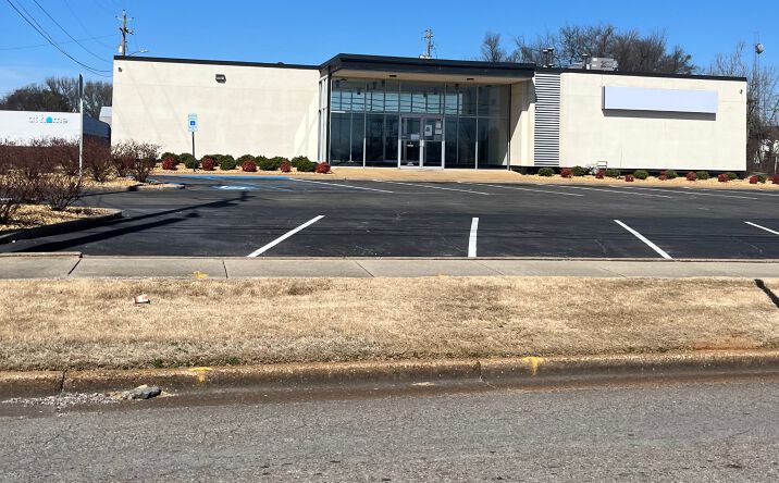 Pictures of Retail property located at 2004 Country Club Ave NW, Huntsville, AL 35816 for sales - image #1