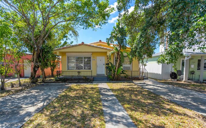 Pictures of Multifamily property located at 1730 Washington St, Hollywood, FL 33020 for sales - image #1