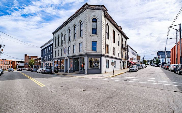 Pictures of Mixed Use, Multifamily, Retail property located at 25 Alfred Rd, Biddeford, ME 04005 for sales - image #1