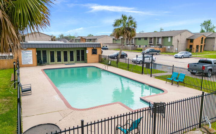 Pictures of Multifamily property located at 2801 W Sunset Dr, Orange, TX 77630 for sales - image #1