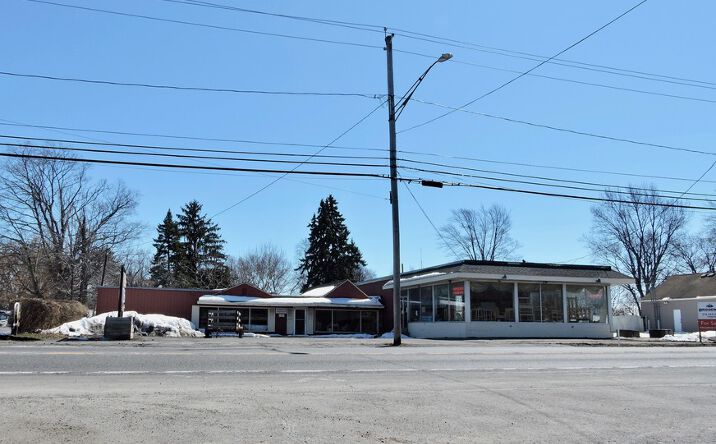 Pictures of Mixed Use, Office, Retail, Self Storage property located at 517 S Main St, North Syracuse, NY 13212 for sales - image #1