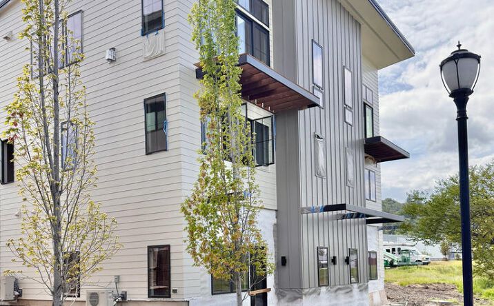 Pictures of Mixed Use, Office, Retail, Special Purpose property located at 138 Clear Creek Drive, Ashland, OR 97520 for sales - image #1