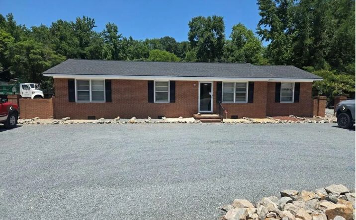 Pictures of Retail, Business for Sale property located at 2311 Clinton Rd, Fayetteville, NC 28312 for sales - image #1