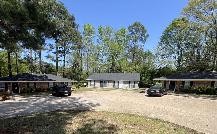 Pictures of Multifamily property located at 620 N Farmerville St, Ruston, LA 71270 for sales - image #1