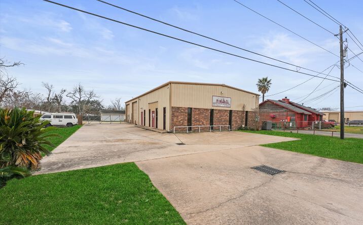 Pictures of Industrial, Mixed Use, Office property located at 11213 Todd St, Houston, TX 77055 for sales - image #1