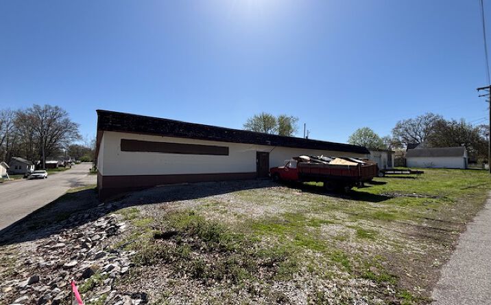 Pictures of Industrial property located at 702 S 7th St, Boonville, IN 47601 for sales - image #1