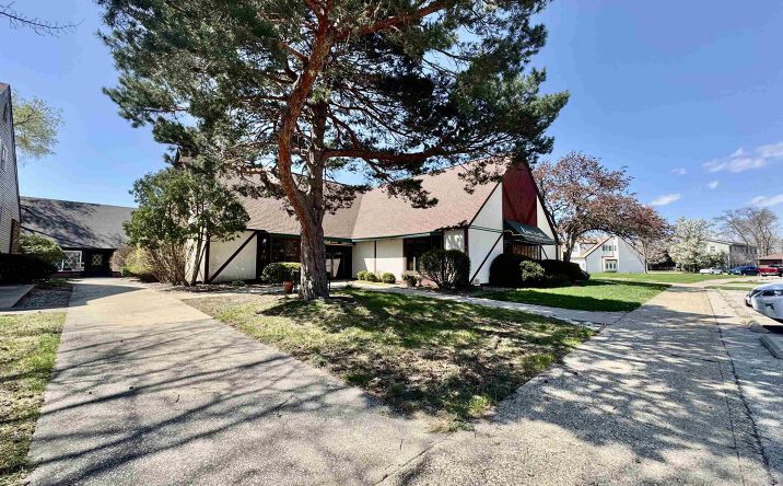 Pictures of Retail property located at 951 Durkin Drive, Springfield, IL 62704 for sales - image #1