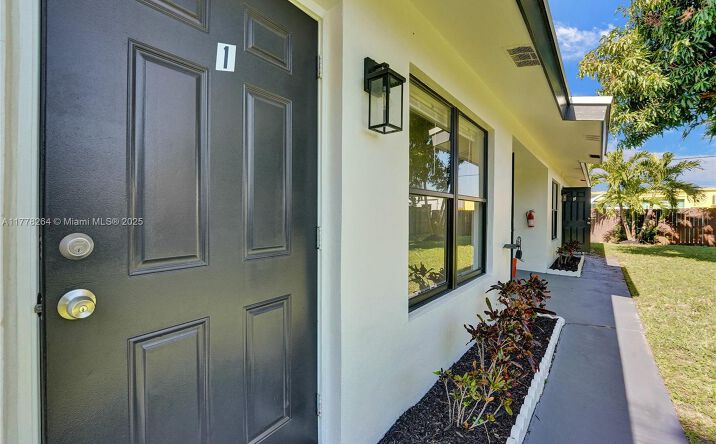Pictures of Multifamily property located at 901 NE 40th St, Oakland Park, FL 33334 for sales - image #1