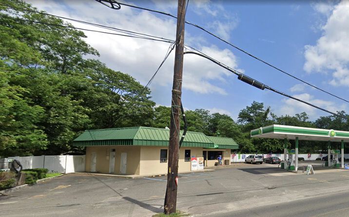Pictures of Retail property located at 239 Carleton Ave, East Islip, NY 11730 for sales - image #1