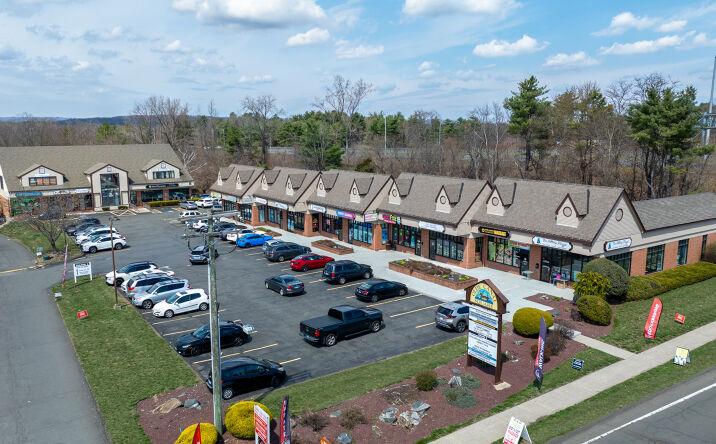Pictures of Office, Retail property located at 17 Farmington Ave, Plainville, CT 06062 for sales - image #1