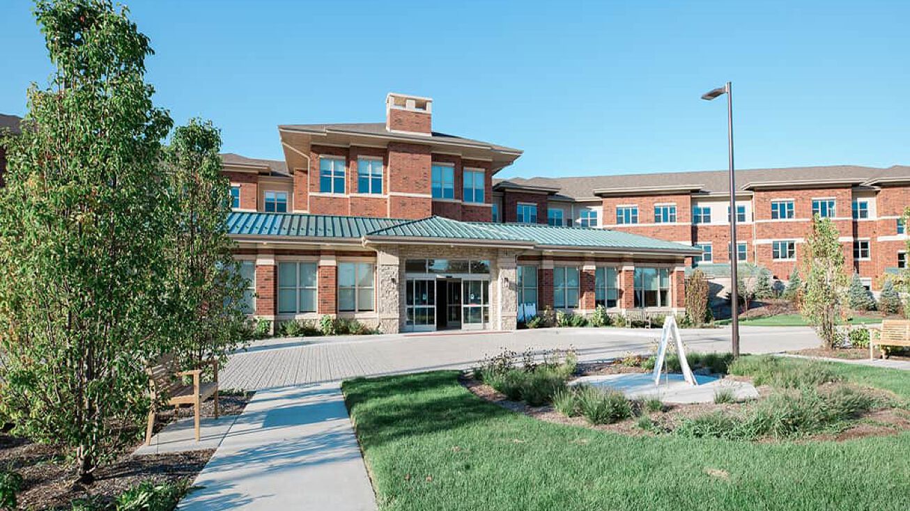 Pictures of Senior Living property located at 156 W Dundee Rd, Wheeling, IL 60090 for sales - image #1