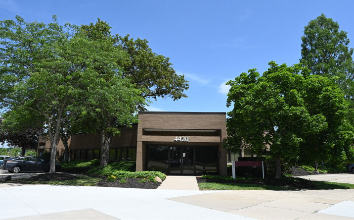 Pictures of Office property located at 4420-4424 Carver Woods Drive, Cincinnati, OH 45242 for sales - image #1