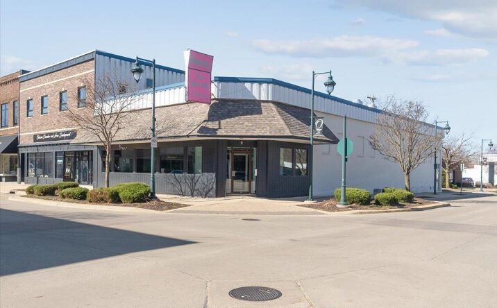 Pictures of Retail property located at 2 S Frederick, Oelwein, IA 50662 for sales - image #1