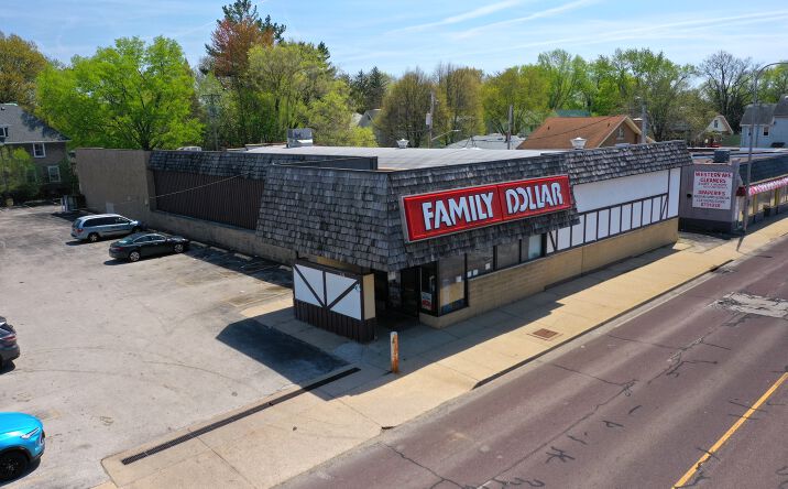 Pictures of Retail property located at 330 N Western Ave, Peoria, IL 61606 for sales - image #1