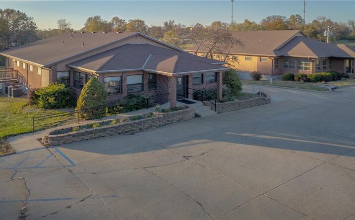Pictures of Office property located at 1006 N Jesse James Road, Excelsior Springs, MO 64024 for sales - image #1