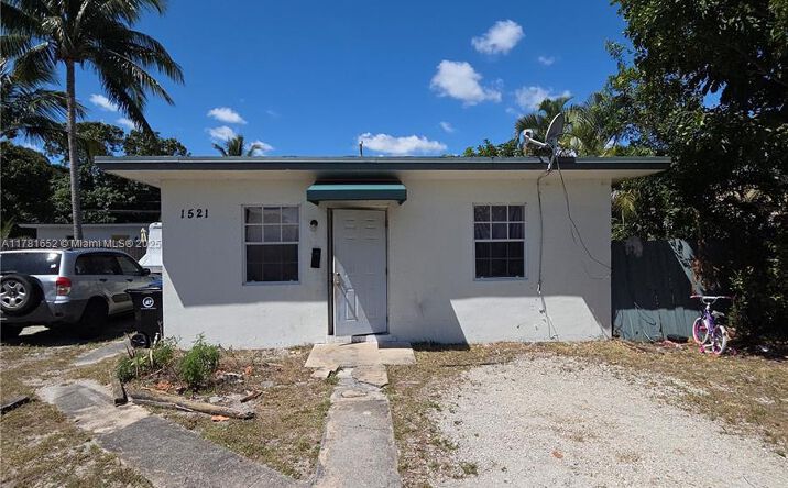 Pictures of Multifamily property located at 1521 NW 5th Ave #1-2, Fort Lauderdale, FL 33311 for sales - image #1