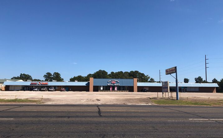 Pictures of Retail property located at 1402 N Washington Ave, Livingston, TX 77351 for sales - image #1