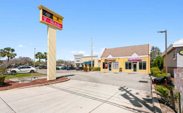 Pictures of Retail property located at 13785 Walsingham Rd, Largo, FL 33774 for sales - image #1