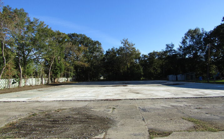 Pictures of Land property located at 1118 W Main Street, New Iberia, LA 70560 for sales - image #1