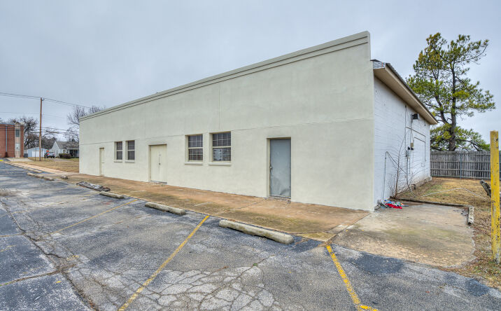 Pictures of Land, Mixed Use, Office, Retail property located at 5707 NW 42nd St, Warr Acres, OK 73122 for sales - image #1