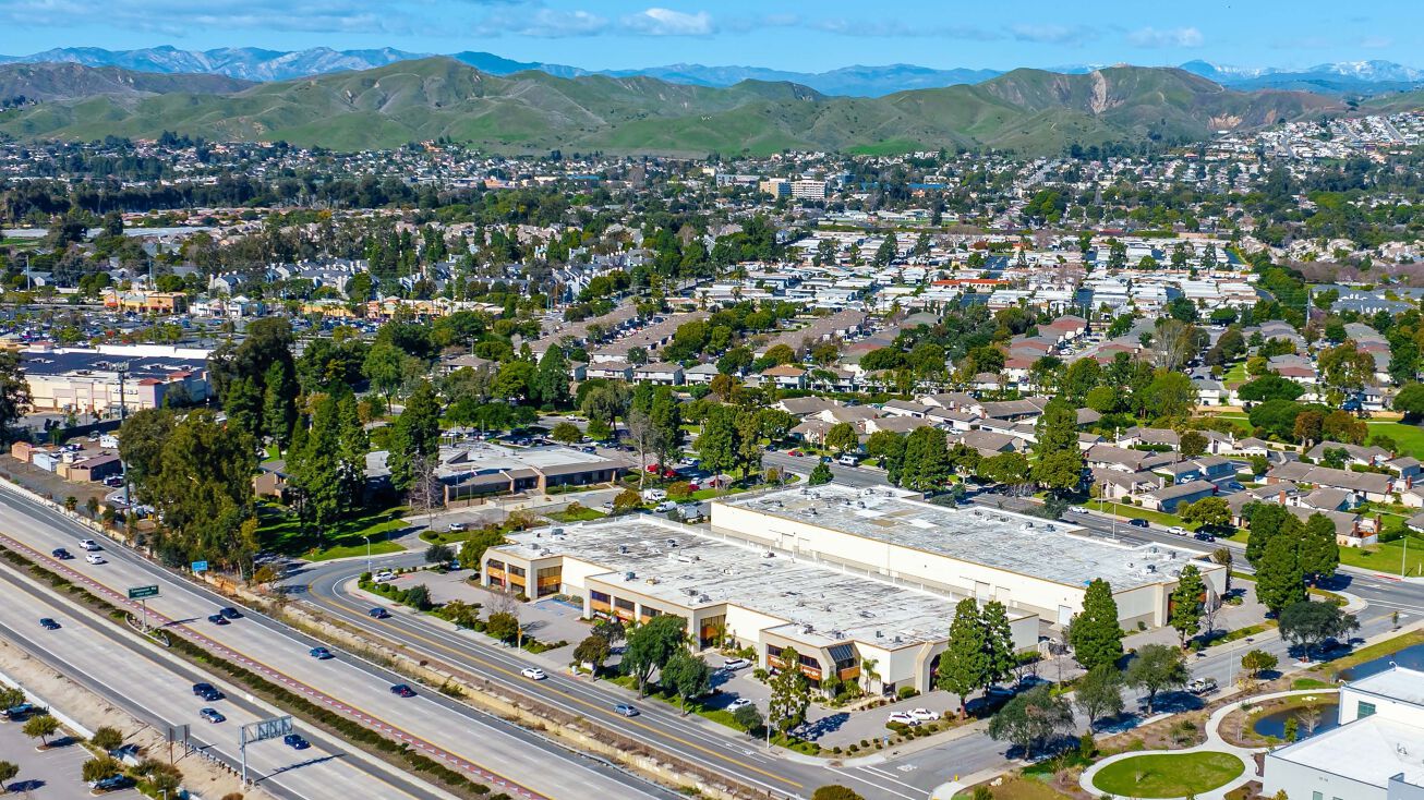 Pictures of Industrial property located at 5103 - 5109 & 5120 - 5126 Ralston St, Ventura, CA 93003 for sales - image #1
