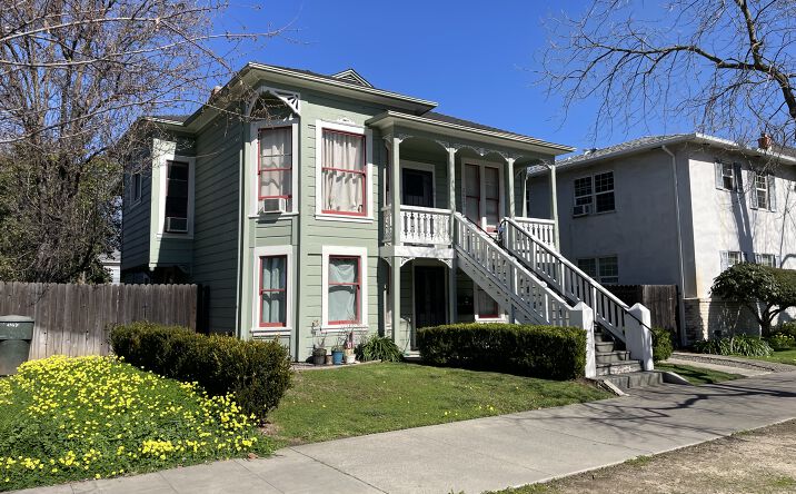 Pictures of Multifamily property located at 2521 P St, Sacramento, CA 95816 for comps - image #1