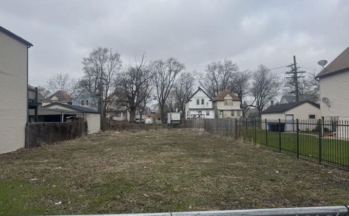 Pictures of Land property located at 4644 W Ohio Street, Chicago, IL 60644 for sales - image #1
