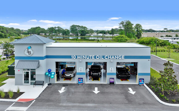 Pictures of Retail property located at 610 E Burleigh Blvd, Tavares, FL 32778 for sales - image #1