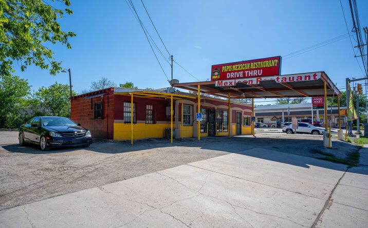 Pictures of Retail property located at 2802 E Houston St, San Antonio, TX 78202 for sales - image #1