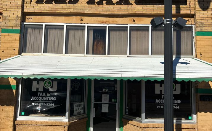 Pictures of Office, Retail property located at 1010 W Main St, Collinsville, OK 74021 for sales - image #1