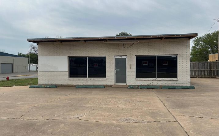 Pictures of Mixed Use, Office, Retail, Special Purpose property located at 521 SW 11th St, Lawton, OK 73501 for sales - image #1
