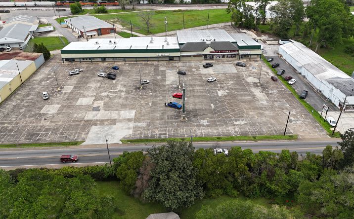 Pictures of Retail property located at 1900 Cameron St, Lafayette, LA 70506 for sales - image #1